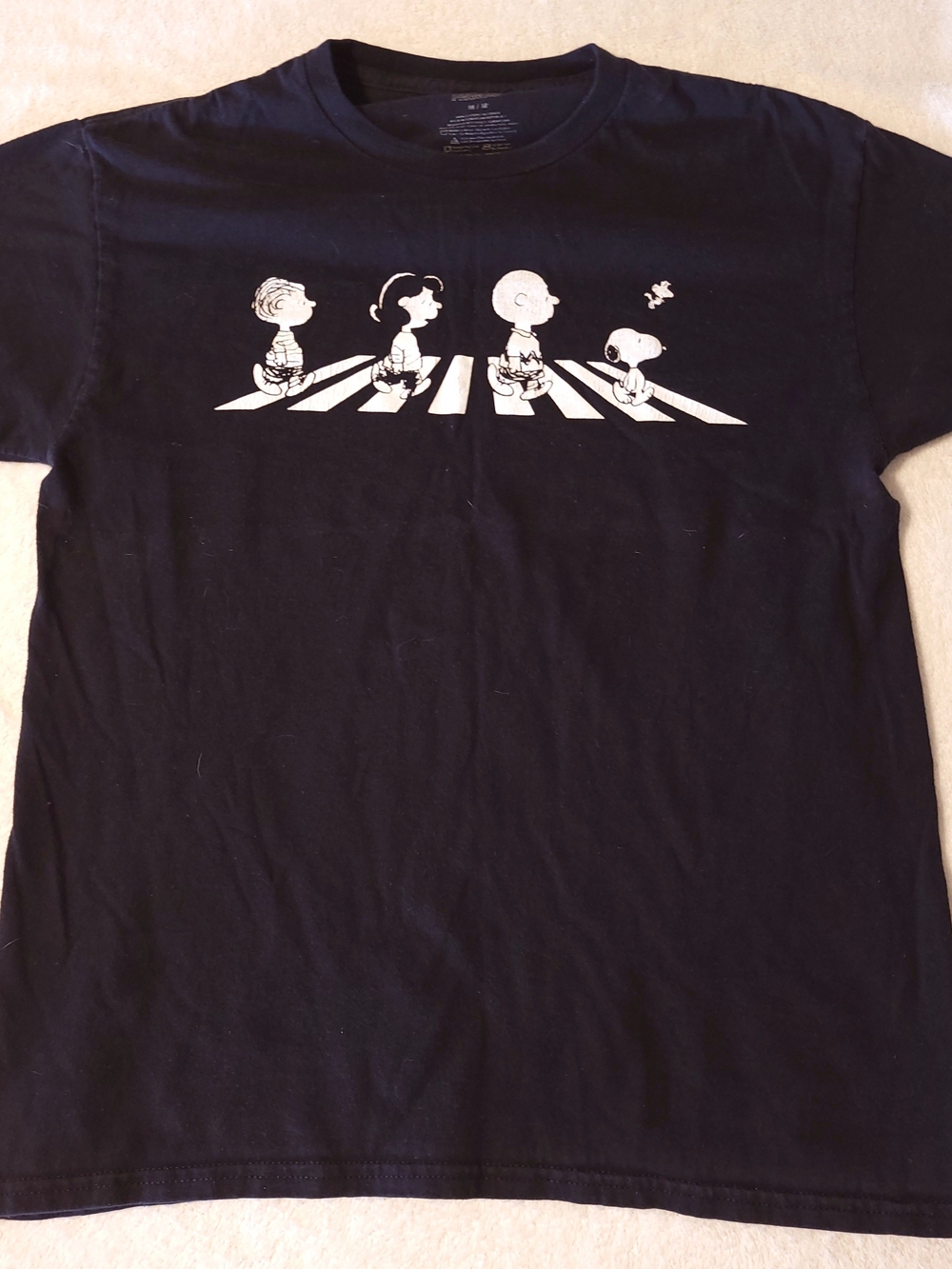Peanuts Abbey Road Crossing Snoopy Comics Cartoon Black Vintage T-Shirt Sz Small